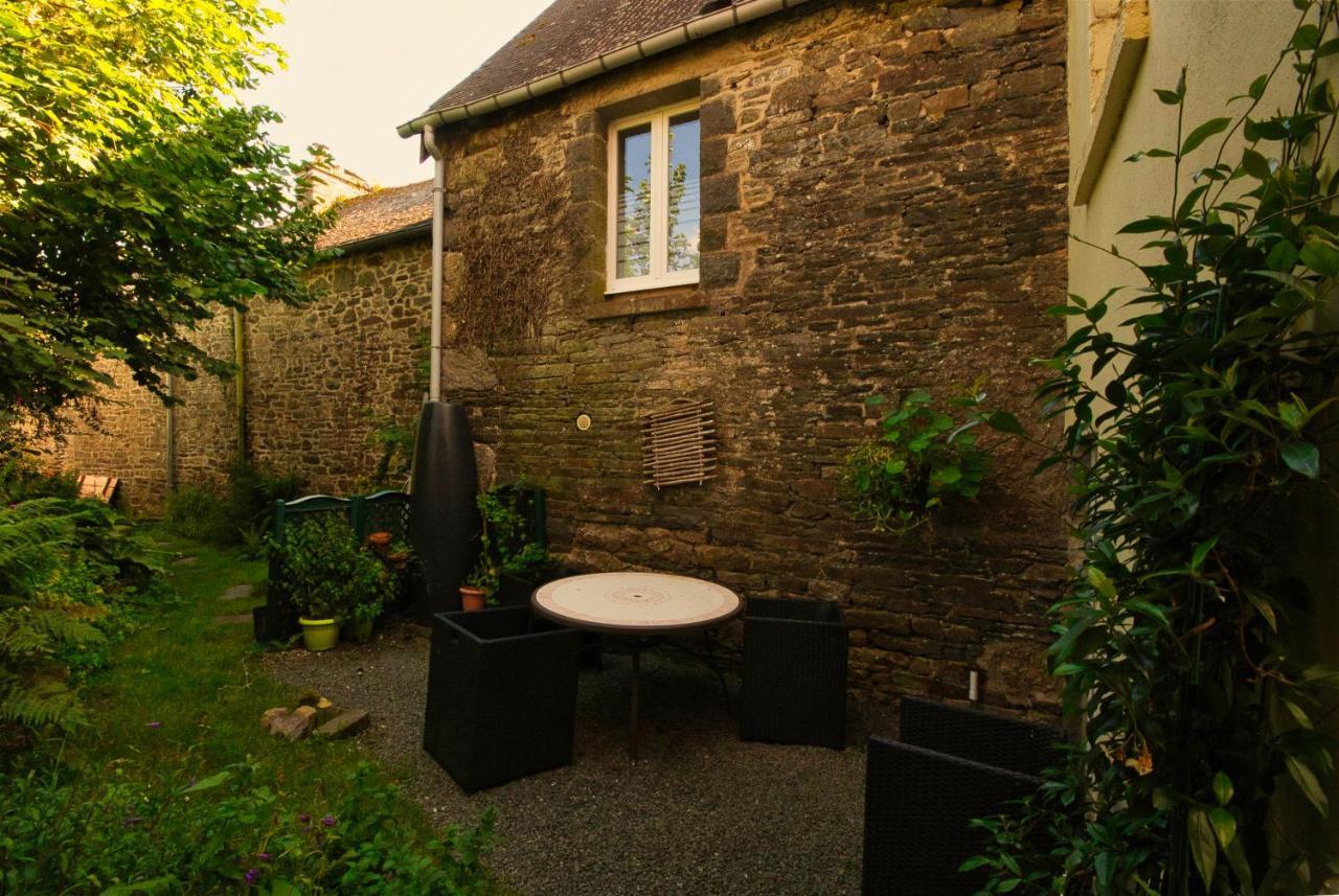 Auberge Le Canard Qui Rit Plélauff Eksteriør bilde