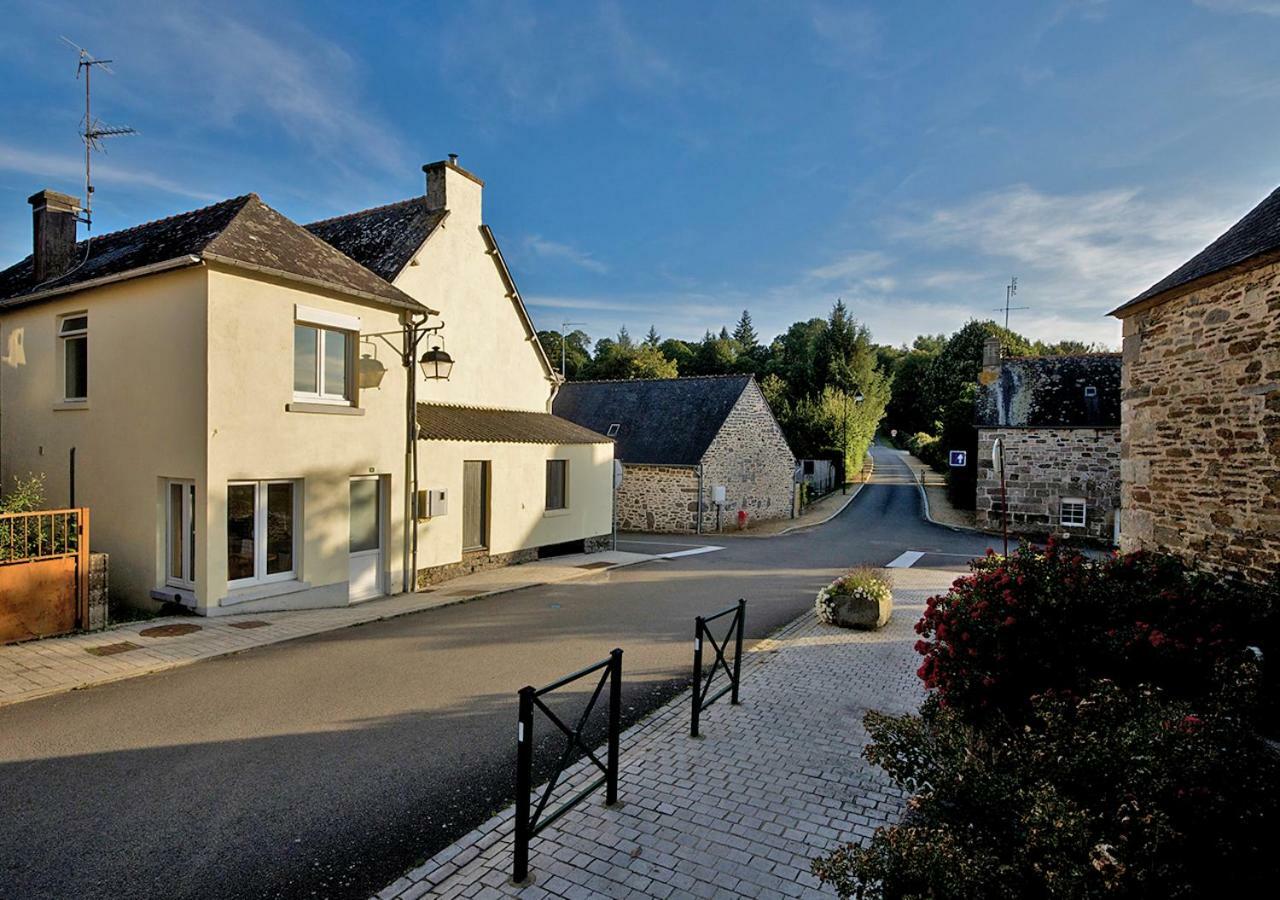 Auberge Le Canard Qui Rit Plélauff Eksteriør bilde