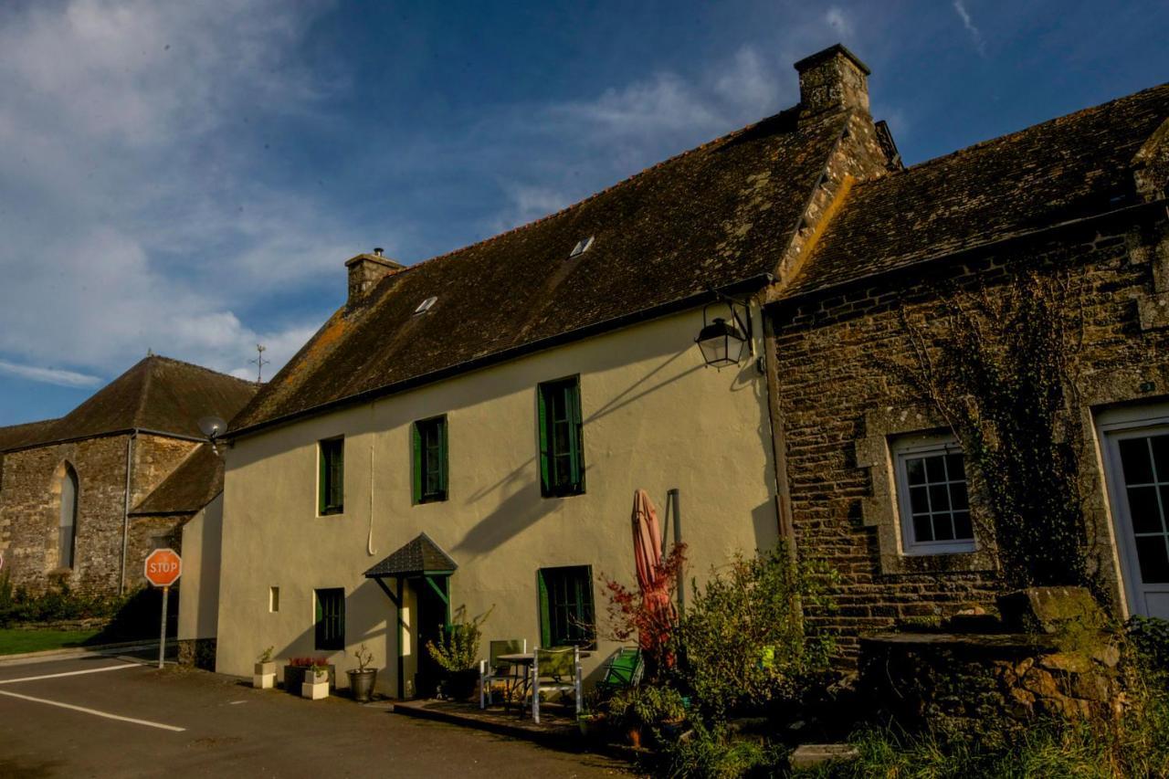 Auberge Le Canard Qui Rit Plélauff Eksteriør bilde