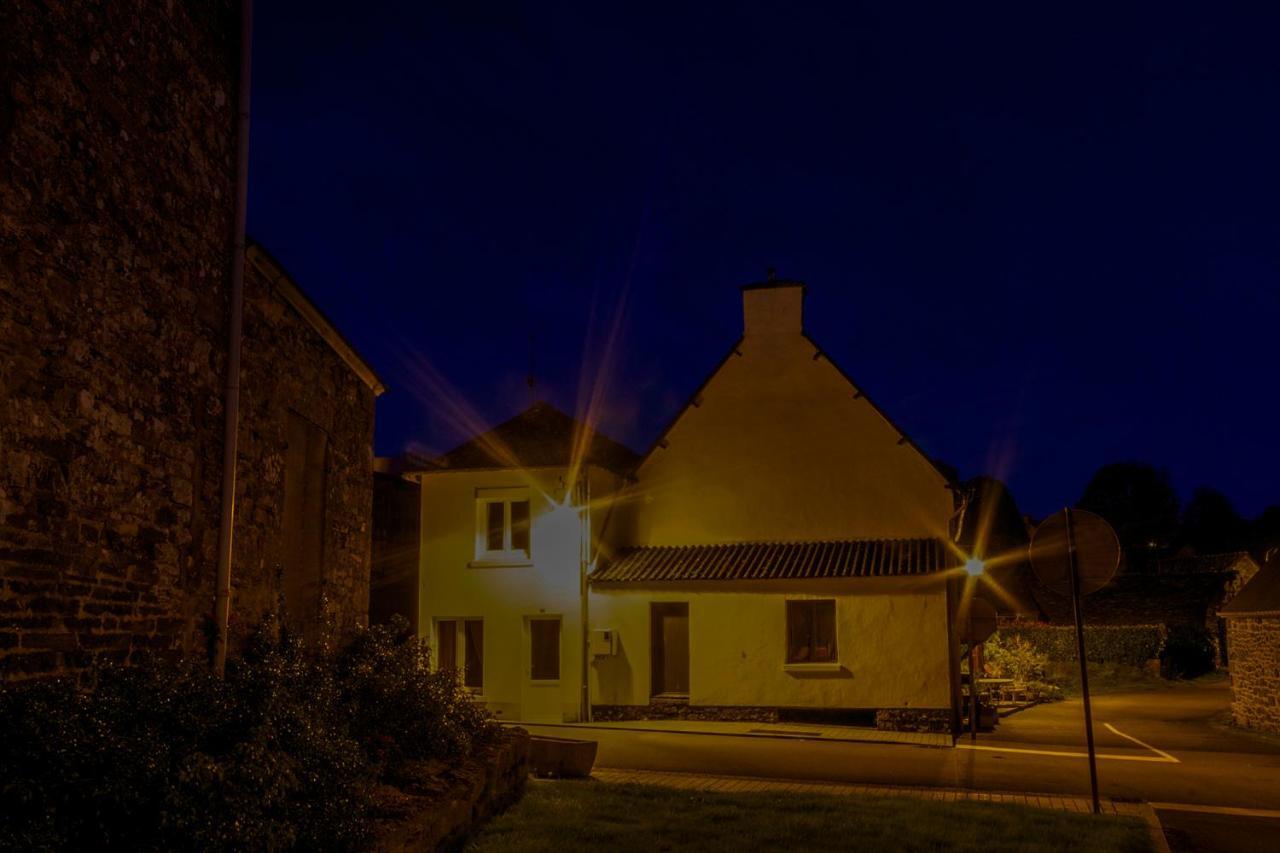 Auberge Le Canard Qui Rit Plélauff Eksteriør bilde
