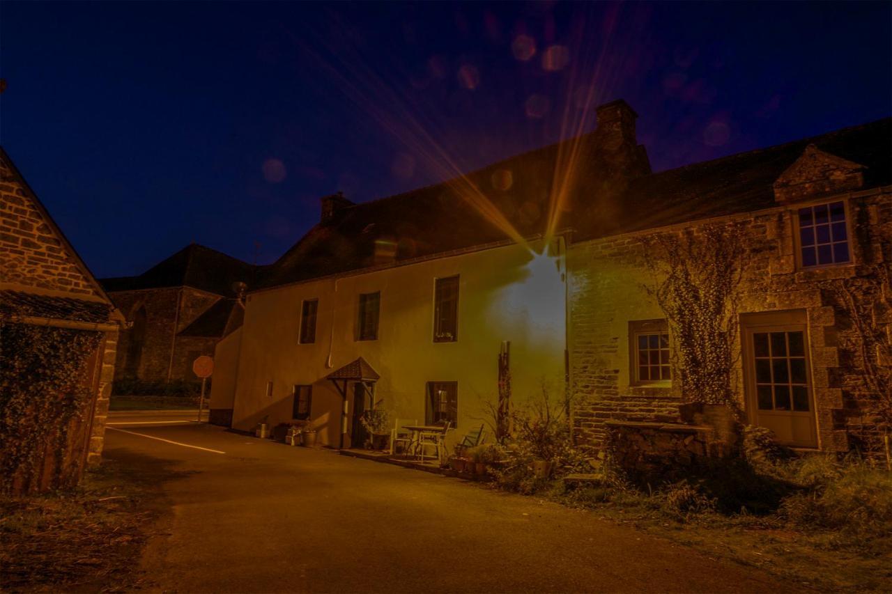 Auberge Le Canard Qui Rit Plélauff Eksteriør bilde